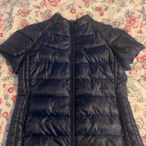NWOT Johnston and Murphy Navy puffer sleeve vest jacket. Size Small